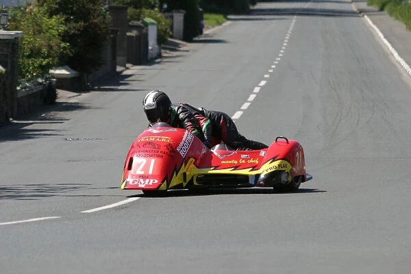Kenny Howles & Doug Jewell (MR Equipe Yamaha) 2005 Sidecar TT