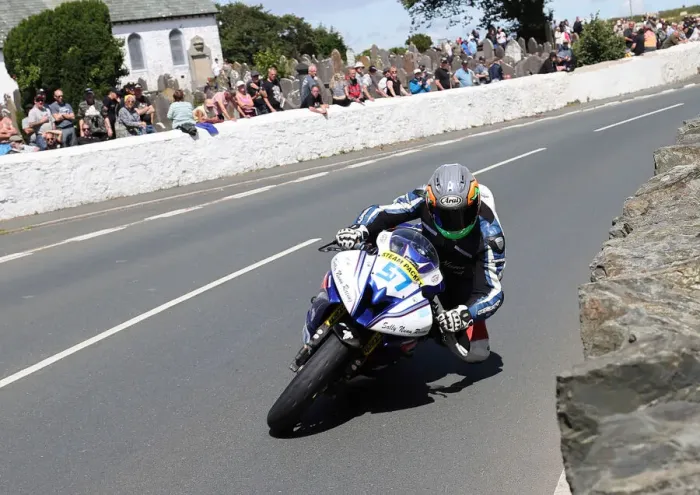 Framed Print : Kevin Barsby (Yamaha) 2022 Southern 100 Framed Print : Kevin Barsby (Yamaha) 2022 Southern 100