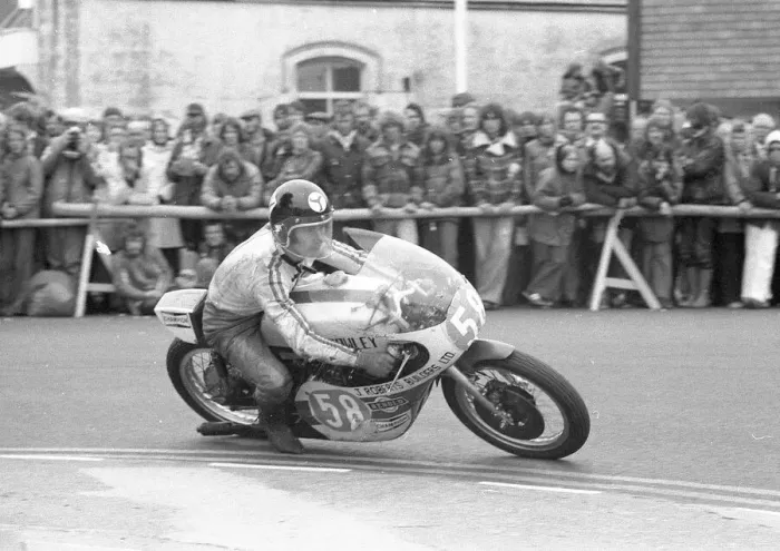 Framed Print : Kevin Cowley (Yamaha) 1977 Jubilee TT Framed Print : Kevin Cowley (Yamaha) 1977 Jubilee TT