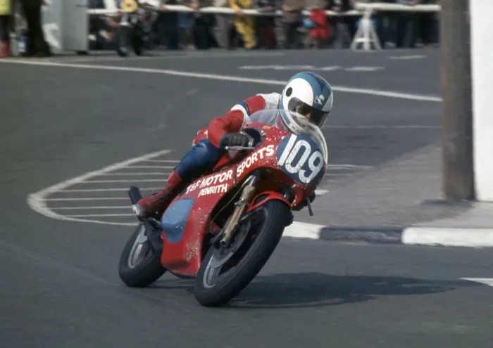 Framed Print : Kevin Howe (Yamaha) 1983 Junior Manx Grand Prix Framed Print : Kevin Howe (Yamaha) 1983 Junior Manx Grand Prix