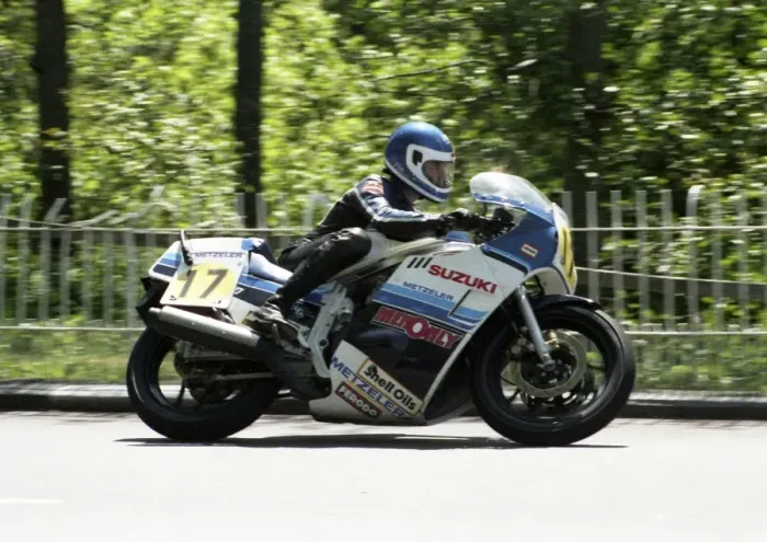 Framed Print : Kevin Hughes (Suzuki) 1985 Senior TT Framed Print : Kevin Hughes (Suzuki) 1985 Senior TT