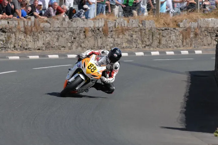 Framed Print : Kevin Van der Gulik (Suzuki) 2014 Southern 100