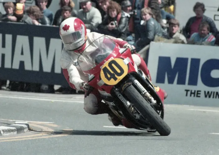 Framed Print : Kevin Wilson (Suzuki) 1985 Senior TT