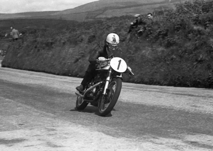 Framed Print : Kiwi Gordon Laing (Norton) 1952 Junior TT Framed Print : Kiwi Gordon Laing (Norton) 1952 Junior TT