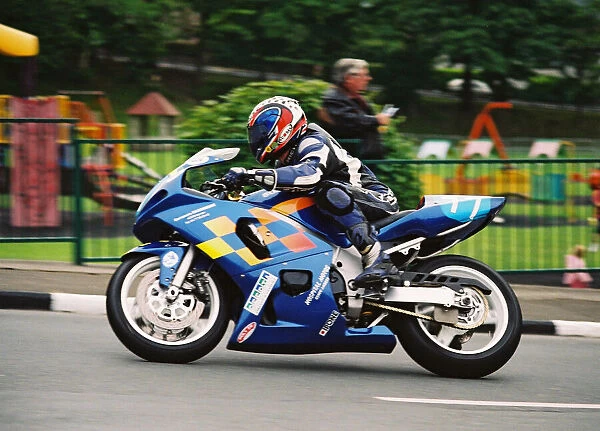 Laiurent Astier (Suzuki) 2004 Junior TT