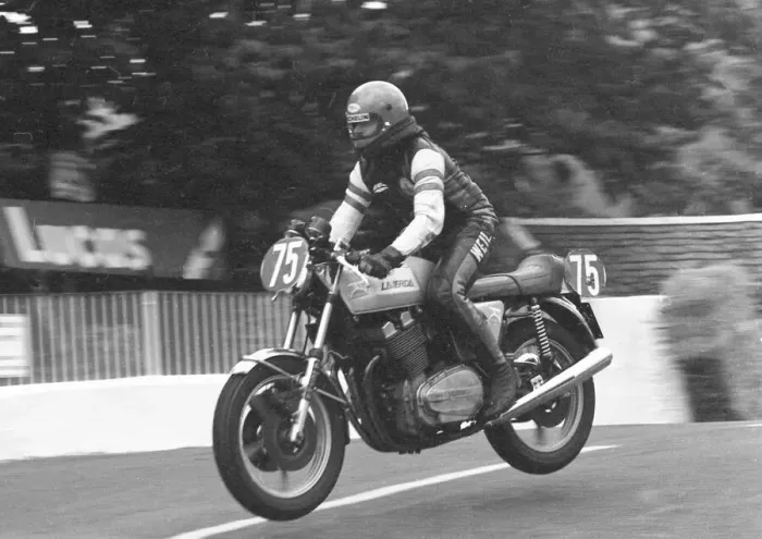 Framed Print : Lance Weil (Laverda) 1977 Formula One TT practice Framed Print : Lance Weil (Laverda) 1977 Formula One TT practice