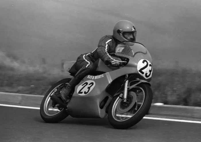 Framed Print : Larry Devlin (Bowring Yamaha) 1981 Senior Manx Grand Prix