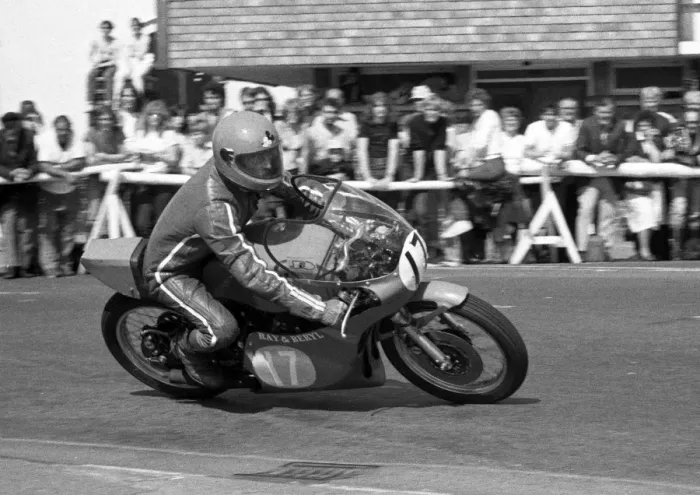 Framed Print : Larry Devlin (Yamaha) 1981 Junior Manx Grand Prix Framed Print : Larry Devlin (Yamaha) 1981 Junior Manx Grand Prix