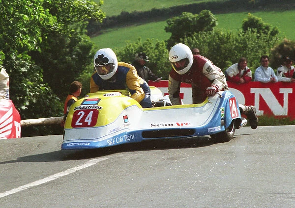 Lars Schwartz & Colin Hardman (LGMV Ireson Yamaha) 1998 Sidecar TT