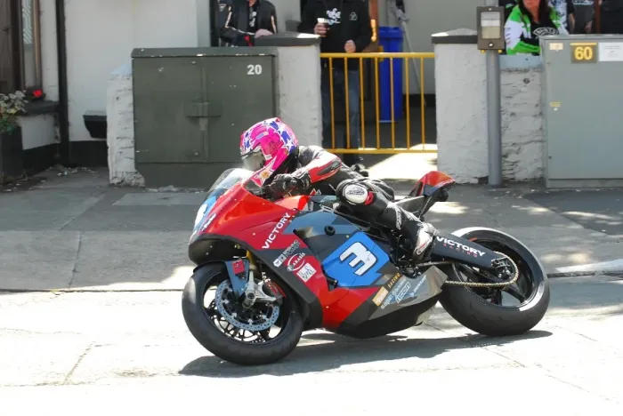 Framed Print : Lee Johnston (Brammo) 2015 TT Zero Framed Print : Lee Johnston (Brammo) 2015 TT Zero