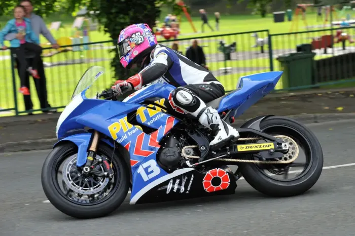 Framed Print : Lee Johnston (Kawasaki) 2014 Lightweight TT Framed Print : Lee Johnston (Kawasaki) 2014 Lightweight TT