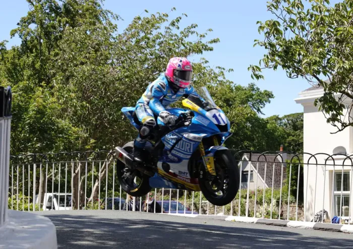 Framed Print : Lee Johnston (Yamaha) on Ballaugh Bridge 2019 Supersport TT Framed Print : Lee Johnston (Yamaha) on Ballaugh Bridge 2019 Supersport TT