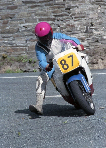 Lee Taylor (Suzuki) 1990 Senior Manx Grand Prix