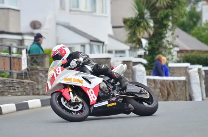 Framed Print : Lee Vernon (BMW) 2012 Southern 100