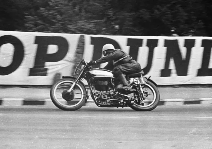Framed Print : Len Parry (Norton) 1950 Senior TT Framed Print : Len Parry (Norton) 1950 Senior TT