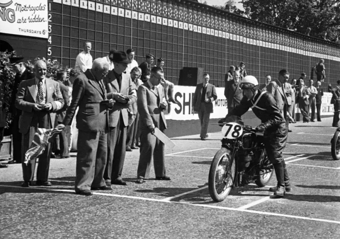 Framed Print : Len Parry (Velocette) 1950 Junior TT Framed Print : Len Parry (Velocette) 1950 Junior TT