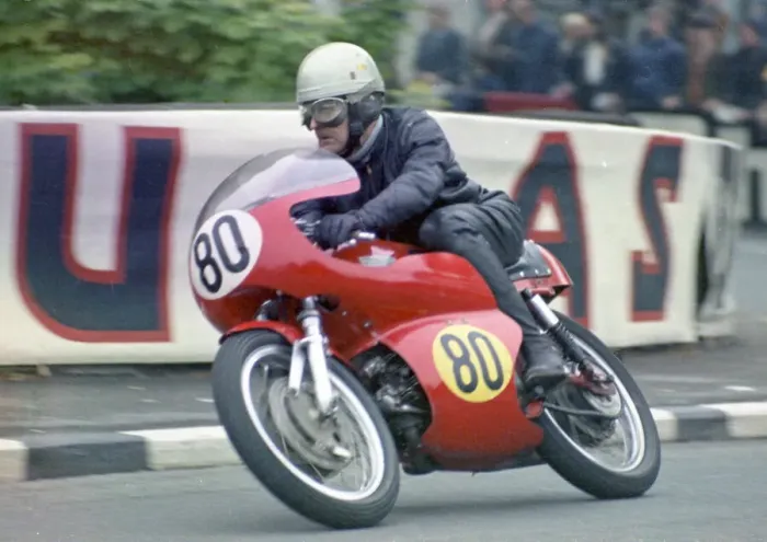 Framed Print : Len Williams (Aermacchi) 1971 Senior TT Framed Print : Len Williams (Aermacchi) 1971 Senior TT
