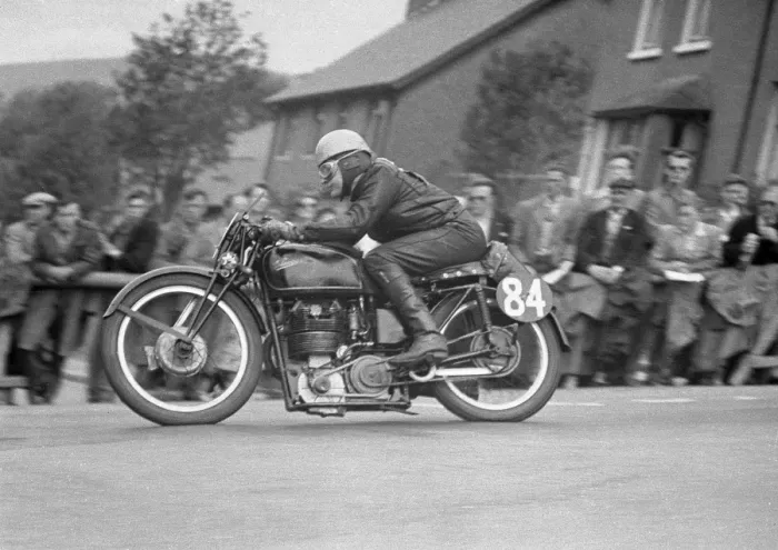 Framed Print : Len Williams (Velocette) 1952 Junior TT