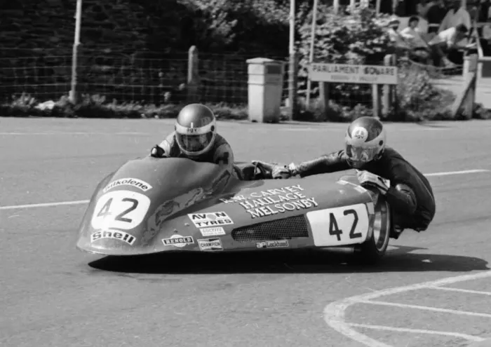Framed Print : Lenny Pallister & Ian Marriner (Yamaha) 1985 Sidecar TT