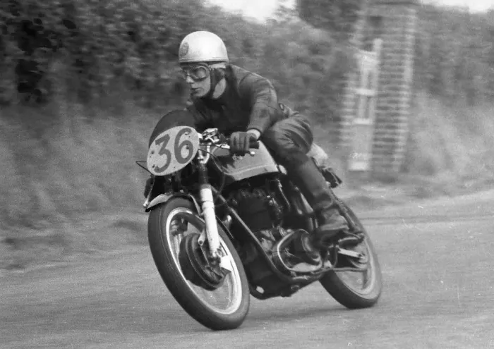 Framed Print : Leo Bury (AJS) 1959 Senior Manx Grand Prix Framed Print : Leo Bury (AJS) 1959 Senior Manx Grand Prix