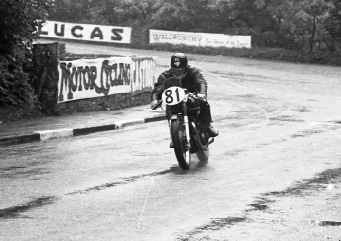 Framed Print : Leo Simpson (Matchless) 1954 Senior TT Framed Print : Leo Simpson (Matchless) 1954 Senior TT