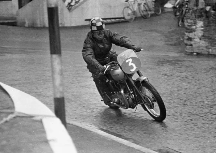 Framed Print : Leo Starr (Triumph) 1949 Senior Clubman TT Framed Print : Leo Starr (Triumph) 1949 Senior Clubman TT
