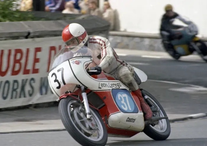 Framed Print : Leon Lerego (Yamaha) 1974 Junior Manx Grand Prix Framed Print : Leon Lerego (Yamaha) 1974 Junior Manx Grand Prix