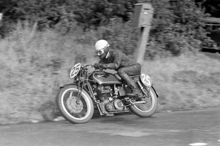 Framed Print : Les Graham (Velocette) 1952 Lightweight Ulster Grand Prix Framed Print : Les Graham (Velocette) 1952 Lightweight Ulster Grand Prix