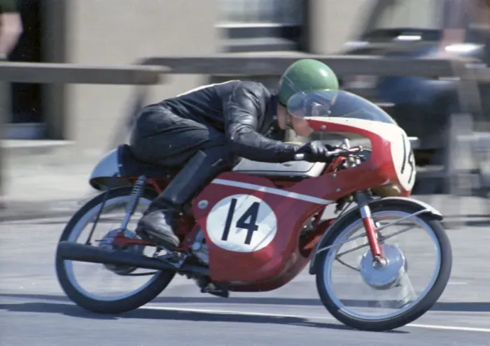Framed Print : Les Griffiths (Honda) 1968 50cc TT Framed Print : Les Griffiths (Honda) 1968 50cc TT