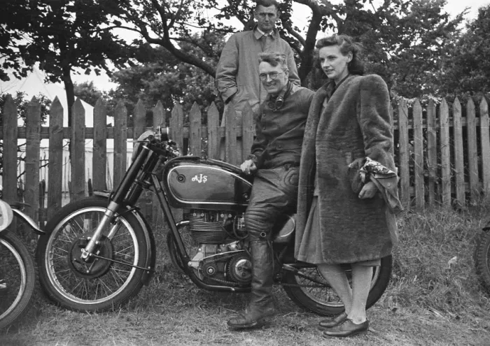 Framed Print : Les Martin (AJS) 1948 Junior TT