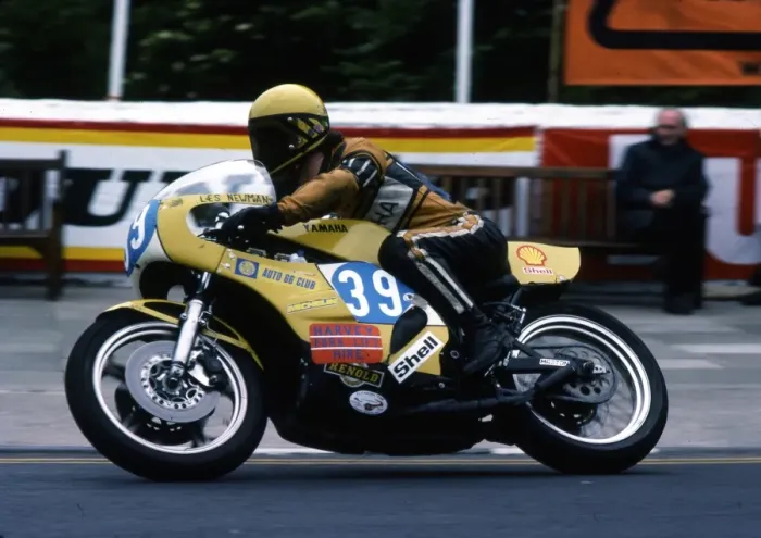Framed Print : Les Newman (Yamaha) 1977 Junior TT