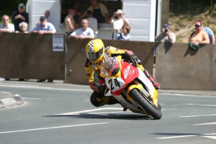 Framed Print : Les Shand (Honda) 2006 Superbike TT Framed Print : Les Shand (Honda) 2006 Superbike TT