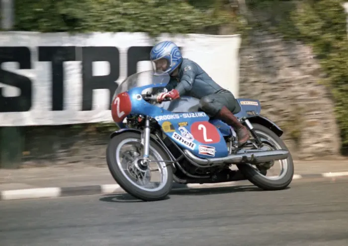 Framed Print : Les Trotter (Crooks Suzuki) 1976 Production TT Framed Print : Les Trotter (Crooks Suzuki) 1976 Production TT