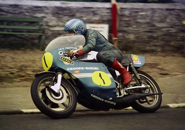 Les Trotter (Crooks Suzuki) 1976 Senior Manx Grand Prix