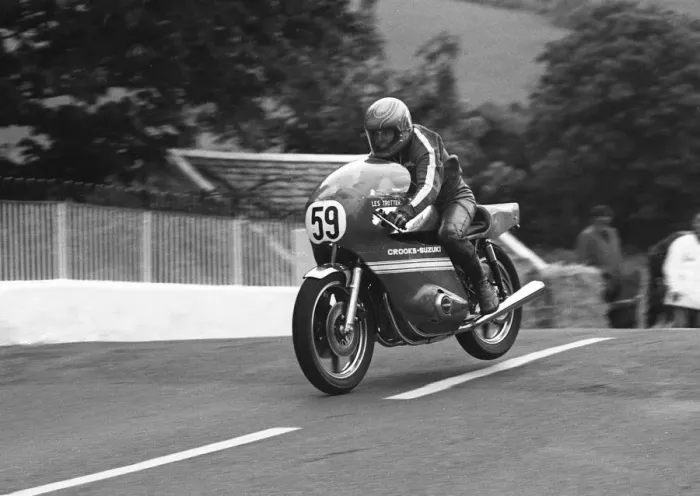 Framed Print : Les Trotter (Crooks Suzuki) 1977 Classic TT Framed Print : Les Trotter (Crooks Suzuki) 1977 Classic TT