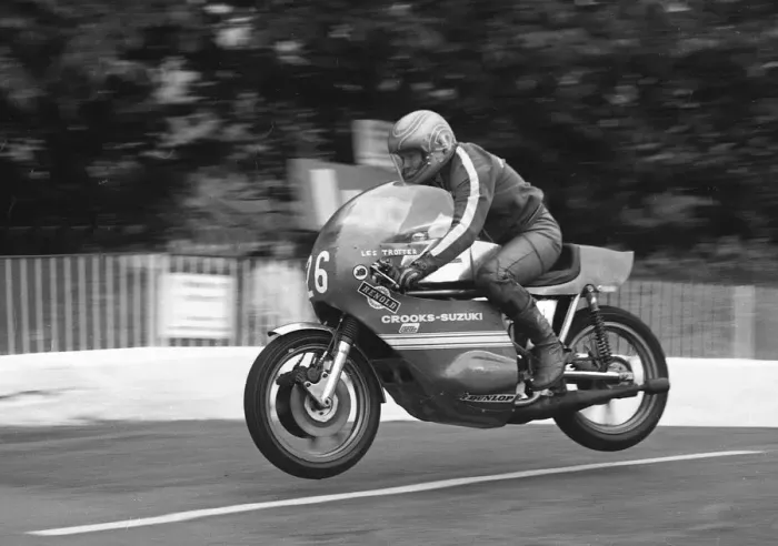 Framed Print : Les Trotter (Crooks Suzuki) 1977 Formula One TT Framed Print : Les Trotter (Crooks Suzuki) 1977 Formula One TT
