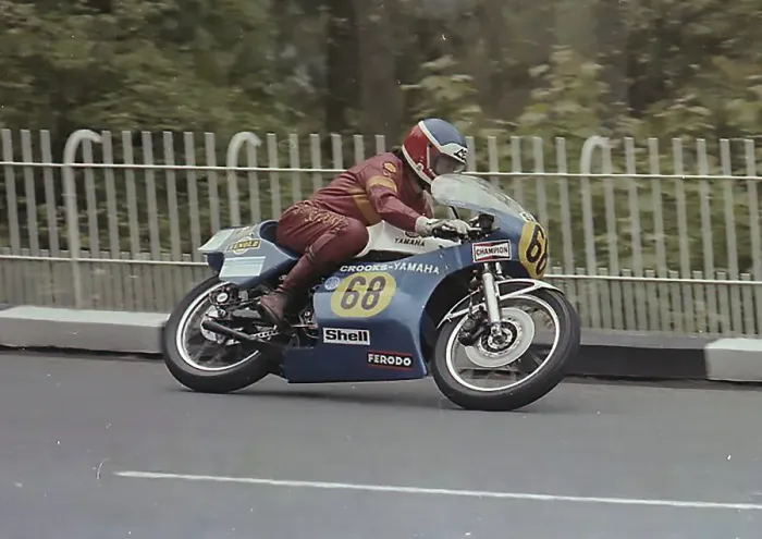 Framed Print : Les Trotter (Crooks Yamaha) at Braddan Bridge Framed Print : Les Trotter (Crooks Yamaha) at Braddan Bridge