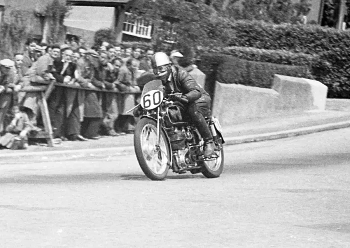 Framed Print : Leslie Harris (Velocette) 1950 Junior TT Framed Print : Leslie Harris (Velocette) 1950 Junior TT
