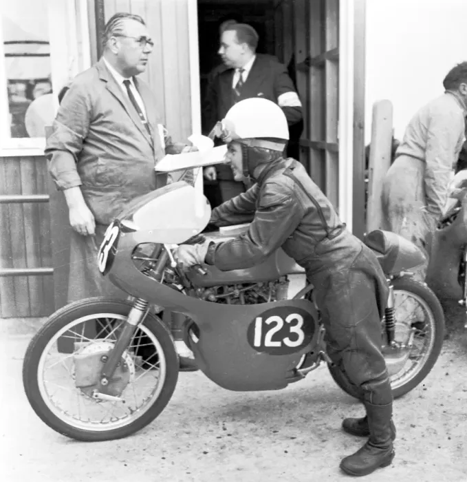 Framed Print : Little Atom! Gary Dickinson: 1961 Ultra Lightweight TT Framed Print : Little Atom! Gary Dickinson: 1961 Ultra Lightweight TT