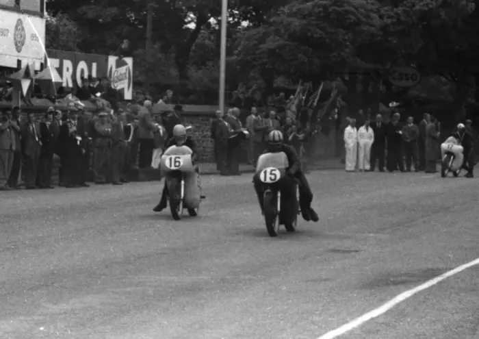 Framed Print : Llewellyn Ranson & Lewis Young (Norton) 1959 Senior Formula One TT Framed Print : Llewellyn Ranson & Lewis Young (Norton) 1959 Senior Formula One TT