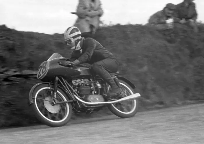 Framed Print : Bill Lomas MV 1954 Ultra Lightweight TT Framed Print : Bill Lomas MV 1954 Ultra Lightweight TT