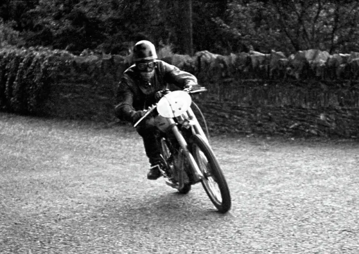 Framed Print : Bill Lomas Royal Enfield 1949 Junior Clubman TT Practice Framed Print : Bill Lomas Royal Enfield 1949 Junior Clubman TT Practice