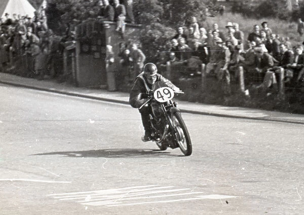 Bill Lomas (Velocette) 1949 Junior Manx Grand Prix