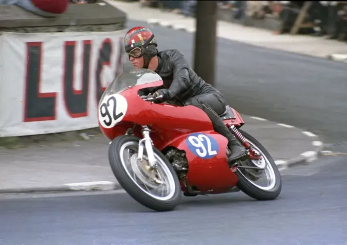 Framed Print : Lou Geeson (Aermacchi) 1968 Junior TT Framed Print : Lou Geeson (Aermacchi) 1968 Junior TT