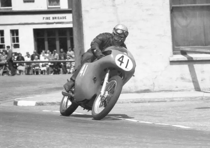 Framed Print : Louis Carr (AJS) 1960 Junior TT Framed Print : Louis Carr (AJS) 1960 Junior TT