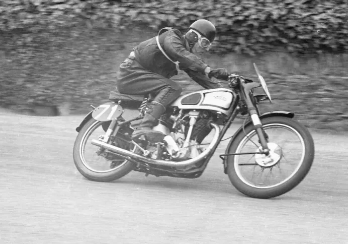 Framed Print : Louis Carr (Norton) 1952 Senior Clubman TT Framed Print : Louis Carr (Norton) 1952 Senior Clubman TT