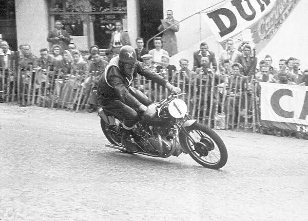 Louis Carr (Vincent) 1000cc Clubman TT