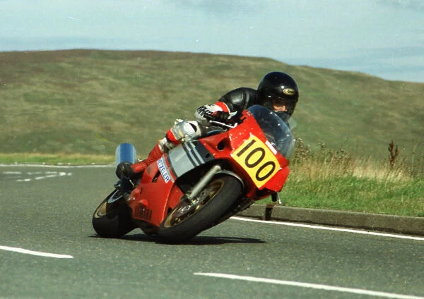 Loz Wilson (Yamaha) 1989 Senior Manx Grand Prix