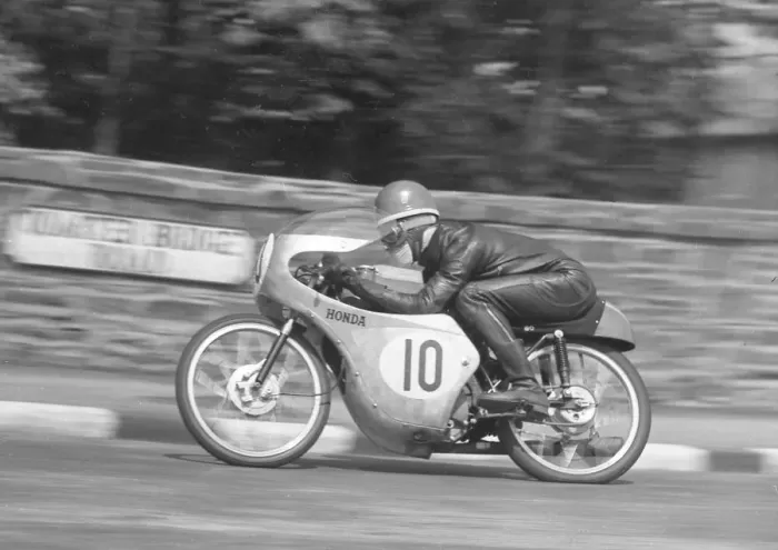 Framed Print : Luigi Taveri (Honda) 1962 50cc TT