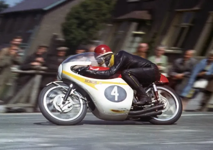Framed Print : Luigi Taveri (Honda) 1965 Junior TT